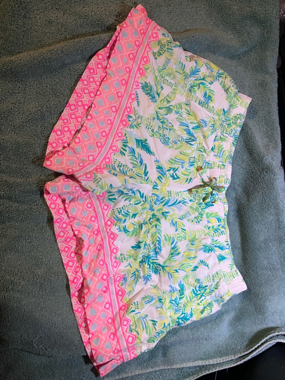 Lilly Pulitzer Katia Shorts Medium Like New- Alligators and Palm Trees- Rayon